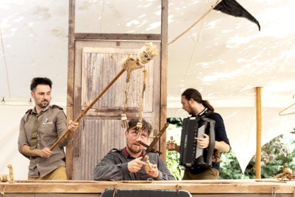 Loutky bez hranic — představení Baba Jaga v Rajské zahradě